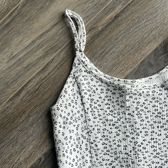 HARLOW Ribbed Floral Tank - Picture 2 of 4